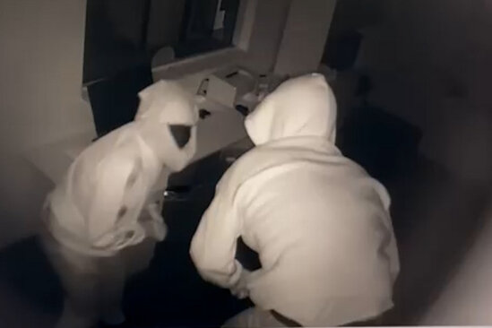 Bakıda içərisi pulla dolu seyf oğurlandı - ANBAAN VİDEO