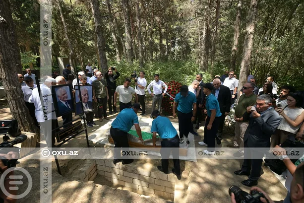 Xalq şairi Nəriman Həsənzadə son mənzilə yola salındı -YENİLƏNİB+FOTO