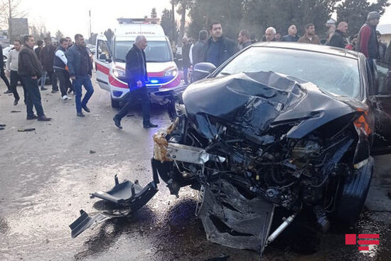 Azərbaycanda icra başçısı və müavininin maşınları qəzaya düşdü, yaralılar var - FOTO