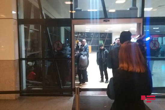 Ukraynada olan Azərbaycan vətəndaşlarının bir qismi Bakıya qayıdıb - FOTO