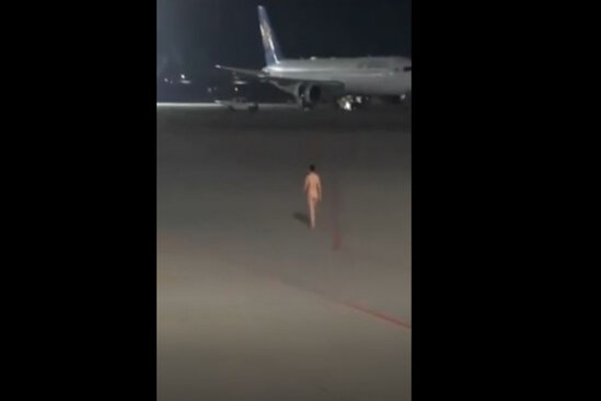 Hasarı aşaraq lüt hava limanına daxil oldu -VİDEO