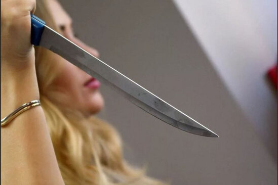 Azərbaycanda arvad ərini bıçaqladı