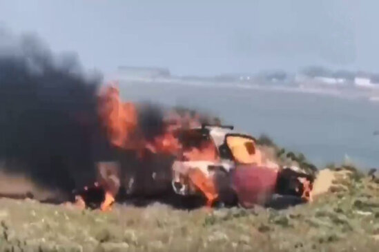 Polisi maşınında yandırdılar - ANBAAN VİDEO