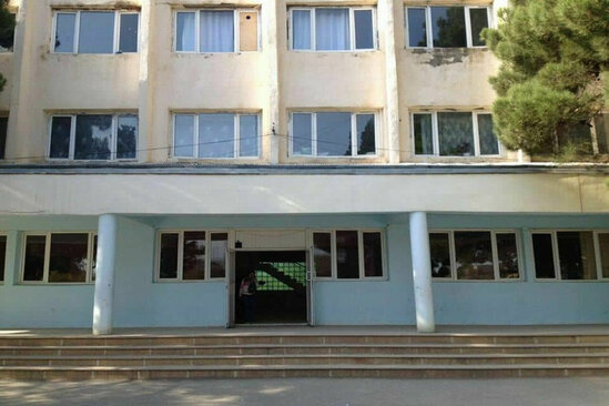 Məktəbdə RƏZALƏT: "Paltar ala bilmədim, qızımı dərsdən qovdu"