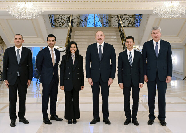 Prezident Şeyxa Əl Nuveyslə bir arada - Video