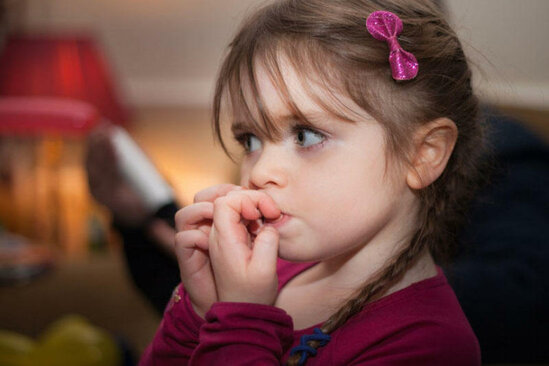 Uşaqlar niyə dırnaq yeyirlər, bunu necə tərgitmək olar?