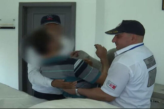 Narkotikin təsiri altında saxlanılan taksi sürücüsü xəstəxanada öldü - FOTO