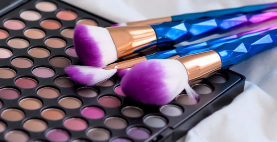 Bu müsəlman ölkəsində mağazalardan dodaq boyası yığışdırılır