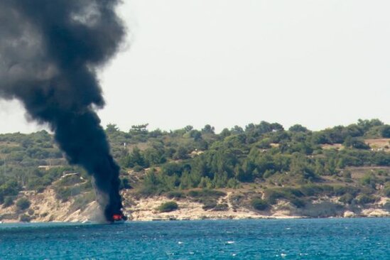 Bakıda dəniz sahilində konteynerdə yanğın olub - YENİLƏNİB