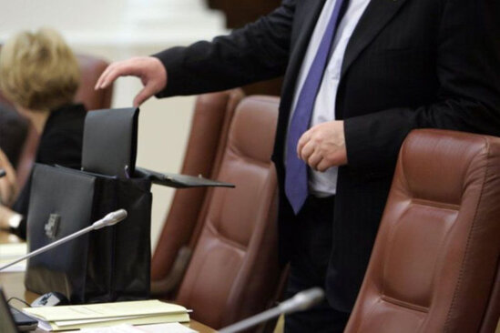 Azərbaycanda vəzifəli şəxs arvadına görə İSTEFA VERDİ