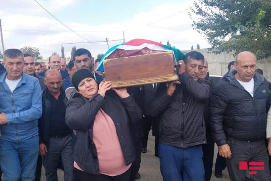 Milli Qəhrəman olan sabiq icra başçısı dəfn edildi - YENİLƏNİB + FOTO