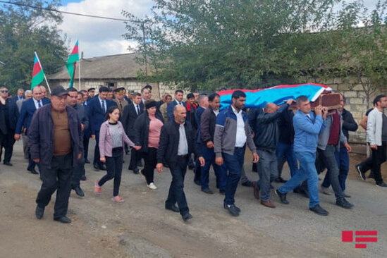 Milli Qəhrəman olan sabiq icra başçısı dəfn edildi - YENİLƏNİB + FOTO