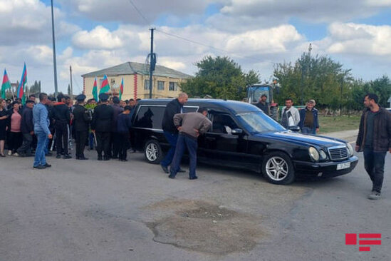 Milli Qəhrəman olan sabiq icra başçısı dəfn edildi - YENİLƏNİB + FOTO