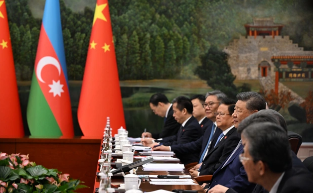 Tiencin şəhərində Azərbaycan Prezidenti İlham Əliyevin Çinin Sədri Si Cinpin ilə görüşü keçirilib