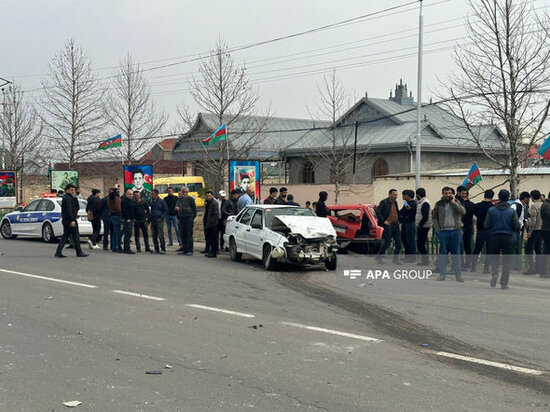 Ağdamda iki avtomobil toqquşub: Sürücü ağır yaralanıb - FOTO