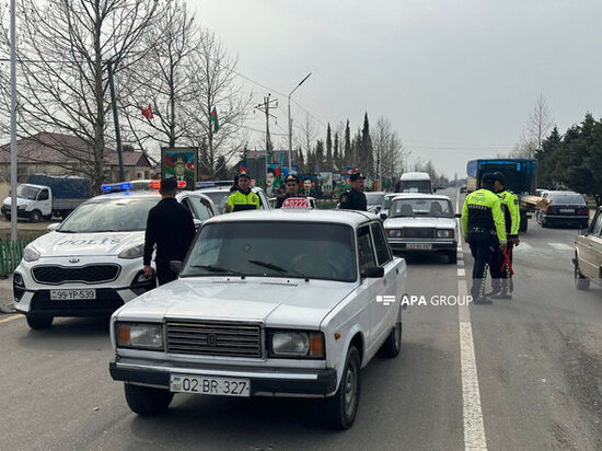 Ağdamda iki avtomobil toqquşub: Sürücü ağır yaralanıb - FOTO