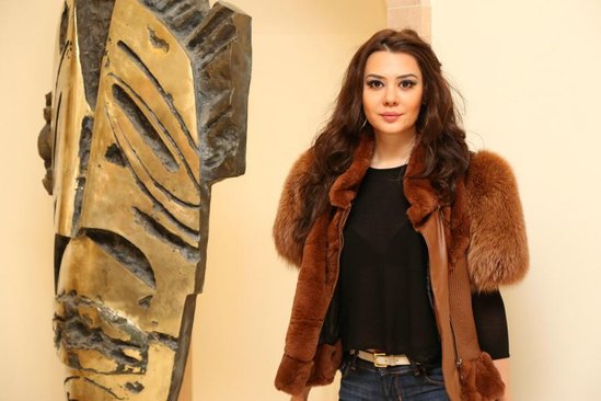 Oksana: "Şahrux Xan üçün böyük hədiyyəyəm" - fotolar