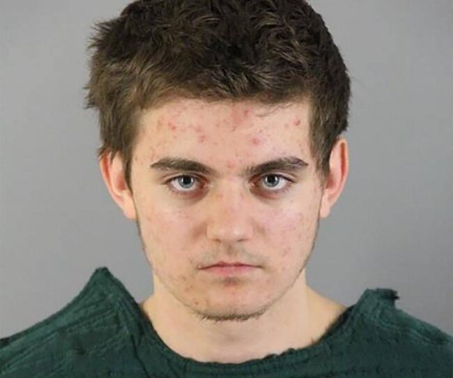 17 yaşlı gənc ailəsini qətlə yetirdi: Trampa sui-qəsd... - FOTO