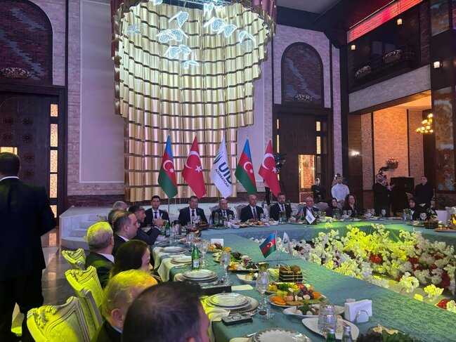 Bakıda Beynəlxalq Demokratlar Birliyinin (UID) Azərbaycan nümayəndəliyinin təşkilatçılığı ilə iftar süfrəsi açılıb - FOTOLAR