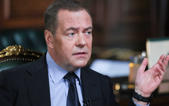 Medvedev: "Tramp Ukrayna münaqişəsinə son qoya bilər"