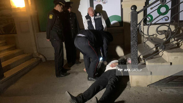 Bakıda küçədə kişi müəmmalı vəziyyətdə ölüb - FOTO