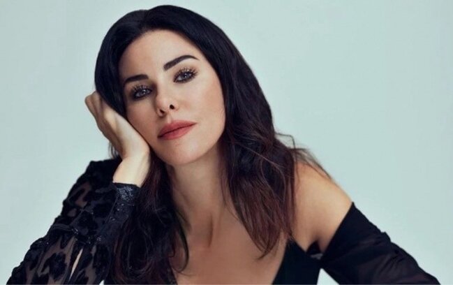 Defne Samyeli məhkəməyə verildi - 94 min borcu var