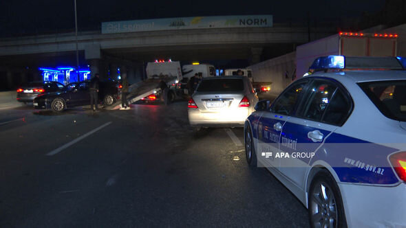 Bakıda iki maşın toqquşub, xəsarət alan var - FOTO