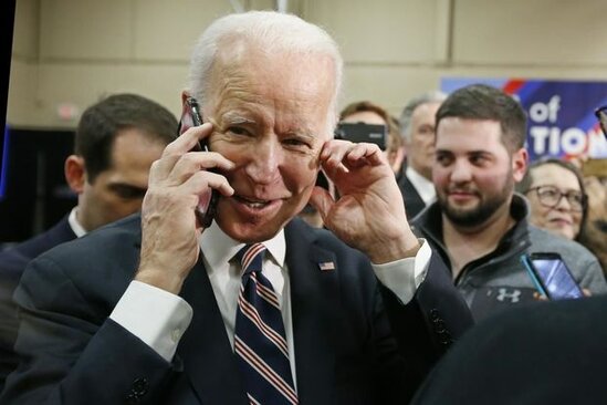 Makron Baydenin zənginə cavab vermədi