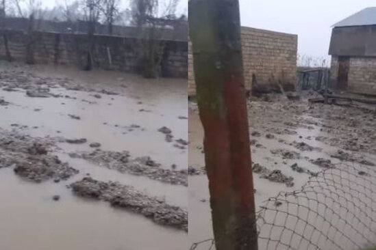 Su altında qalan məhsuluna görə ağlayan kəndli: "Evim yıxıldı, 1000 manat qoymuşdum" - VİDEO