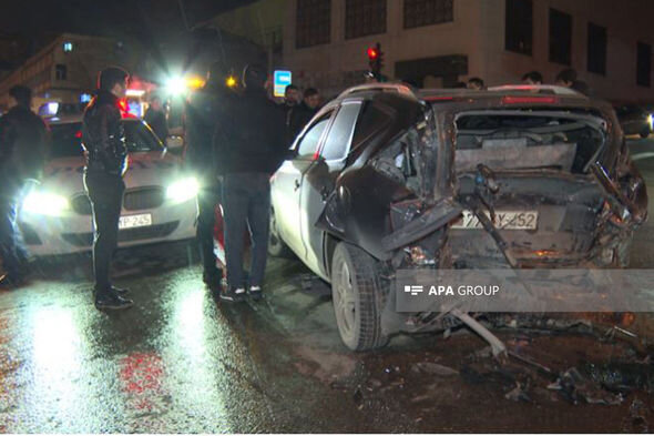 Bakıda zəncirvari qəzada üç avtomobil toqquşub - FOTO