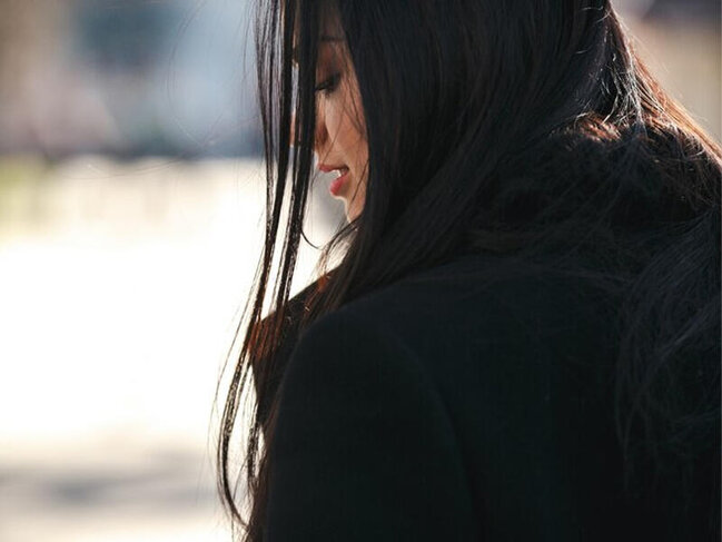 35 yaşlı qadın evində ölü TAPILDI