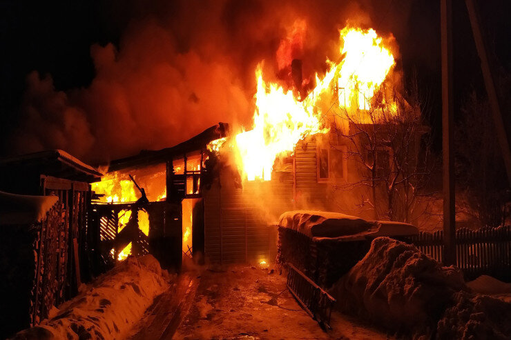 Evdə tək qalan 5 yaşlı uşaq diri-diri yandı