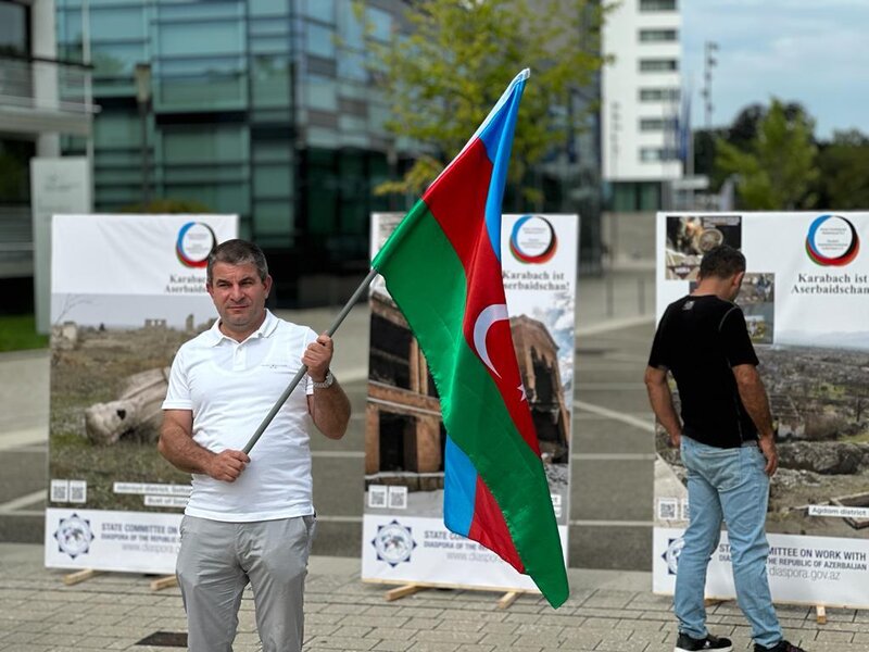 Azərbaycanlılar BMT-nin Bonn şəhərində yerləşən ofisinin önündə etiraz aksiyası keçirib