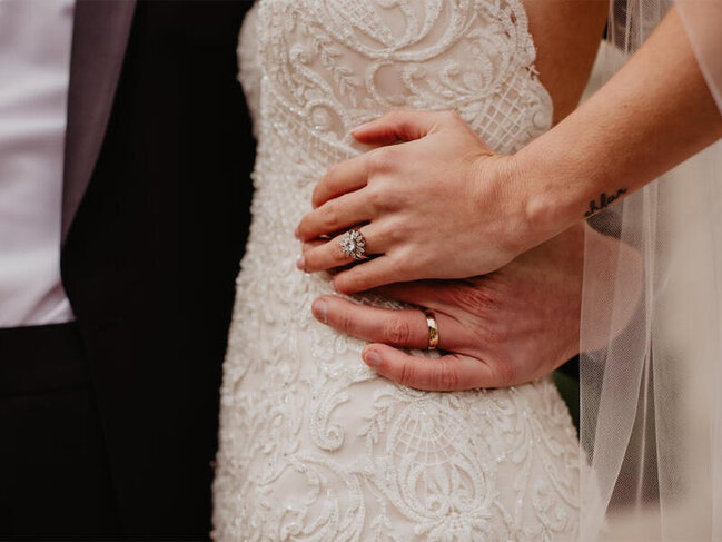 Toyda gəlinin uşaqlara əsəbi reaksiyası GÜNDƏM OLDU - VİDEO