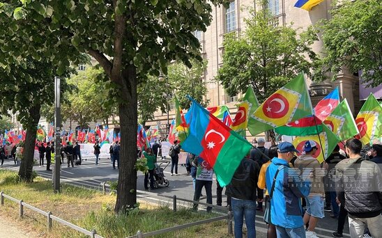 Güney azərbaycanlılar Berlində aksiya keçirirlər - FOTO/VİDEO