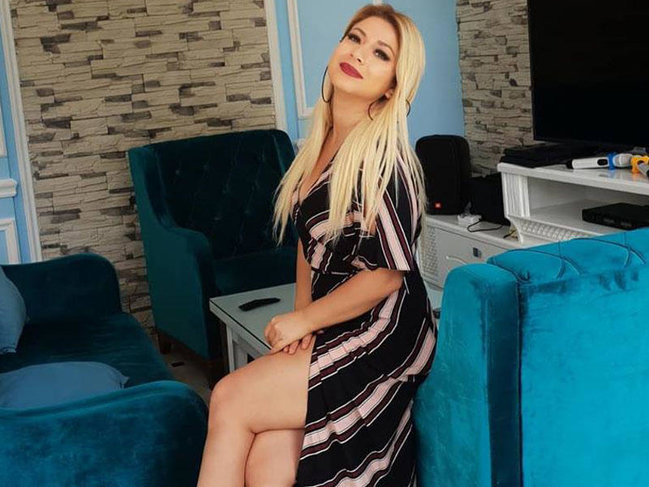 Mələk dərin yarıqlı geyimdə - Bu ən gözəl cavabdı - FOTO