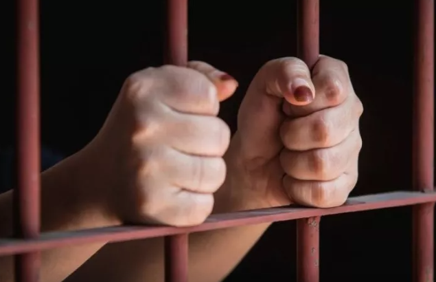 Ana oğluna qoyduğu ada görə həbs olundu