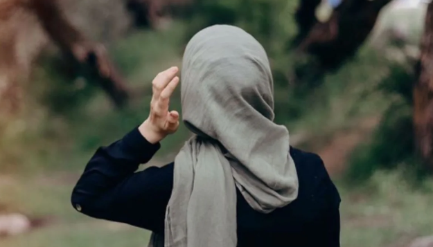 Azad seçim, yoxsa gizli məcburiyyət? - Baş örtüklərinin minillik sirri - VİDEO