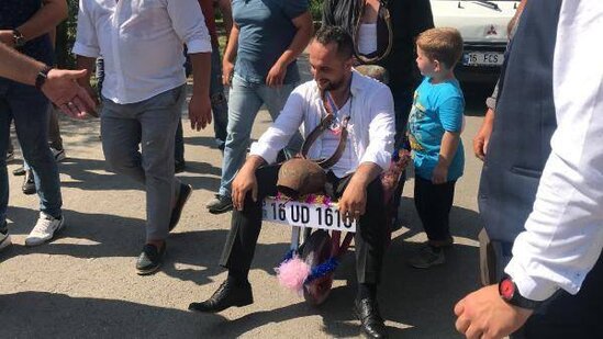 Bəyin boynuna öküz zınqırovu keçirib küçə-küçə - GƏZDİRDİLƏR