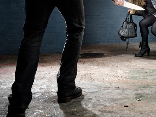 Arvadının başını kəsib QƏTLƏ YETİRDİ- Bakıda DƏHŞƏT