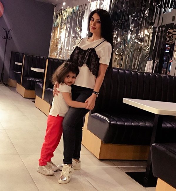 Bu da müğənni Rahidə Baxışovanın heç yerdə görmədiyiniz qızı Zəhra - FOTOLAR