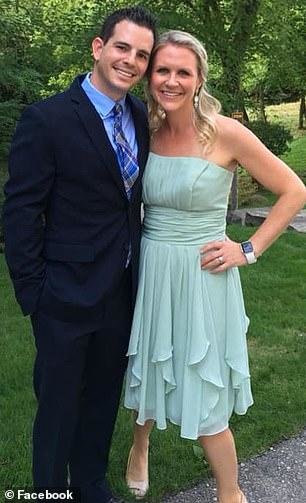 Avtomobildə sevişən cütlük bölməyə aparıldı - Biri universitet müəllimidir - FOTO