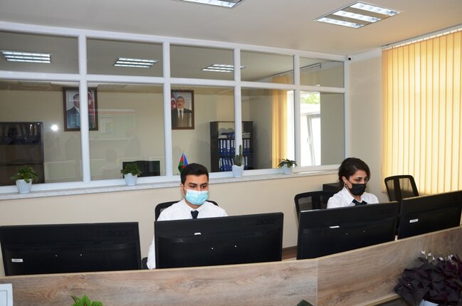 Alman mütəxəssis paytaxtda yeni liftlərin quraşdırılması ilə tanış olub