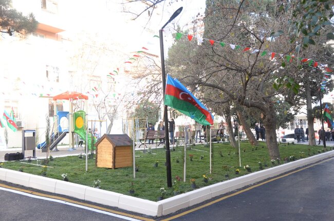 Nəsimi rayonunda daha bir abad həyət sakinlərin istifadəsinə verilib