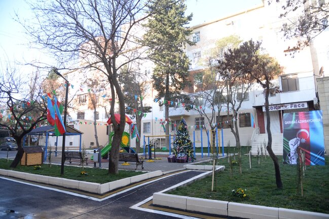 Nəsimi rayonunda növbəti abad həyət sakinlərin istifadəsinə verilib