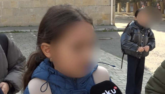 Direktorun oğlu da daxil, şagirdlər məktəbdə elektron qəlyan çəkirlər?