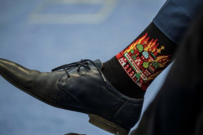 Diplomatın Zelenski ilə görüşə geyindiyi corab GÜNDƏM OLDU