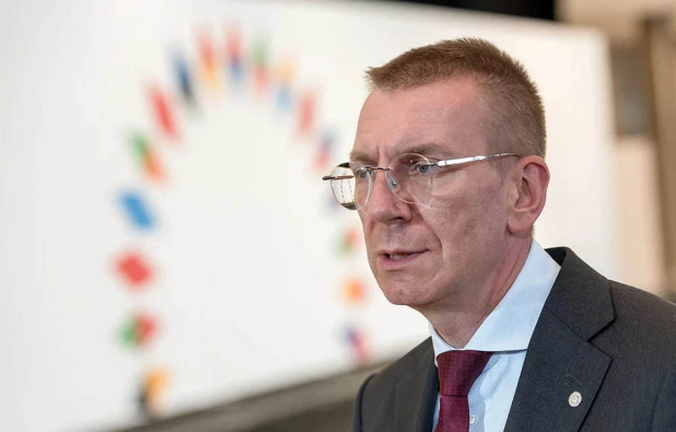 Latviyada prezident və baş nazirin şəkillərinin dərci qadağan edildi