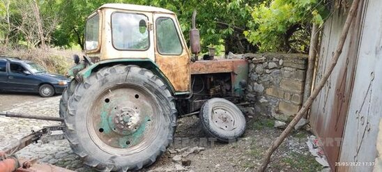 Şəkidə qəzaya düşməmək üçün özünü traktordan atan sürücü öldü - FOTO