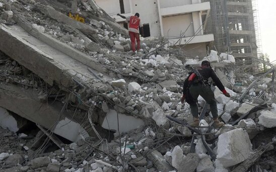 Nigeriyada tikilməkdə olan bina uçub, dağıntılar altında qalanlar var